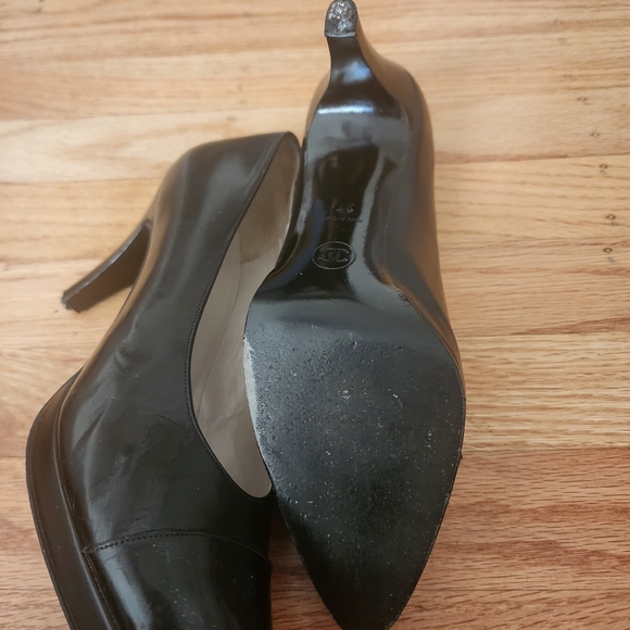 Vintage Chanel Black Leather Vernis Cap Toe Heels - Picture 7 of 7